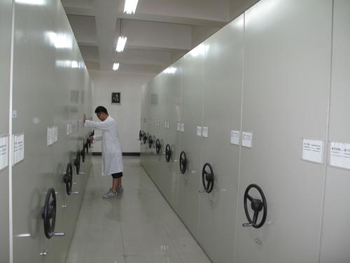移动式植物标本柜5